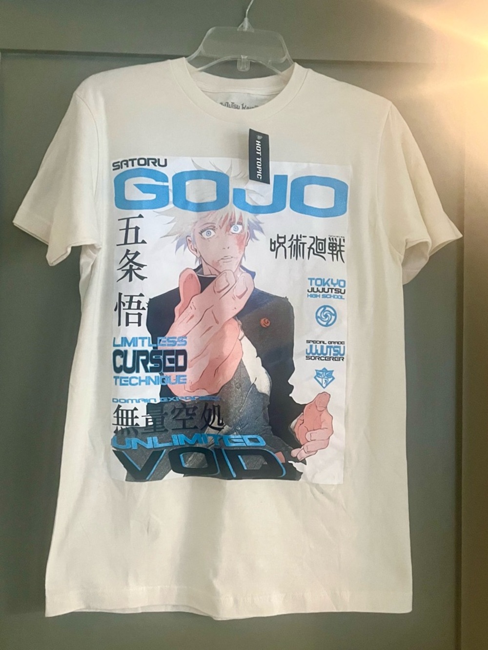 NWT HOT TOPIC Jujutsu Kaisen Gojo Magazine Cover T-shirt Men’s M